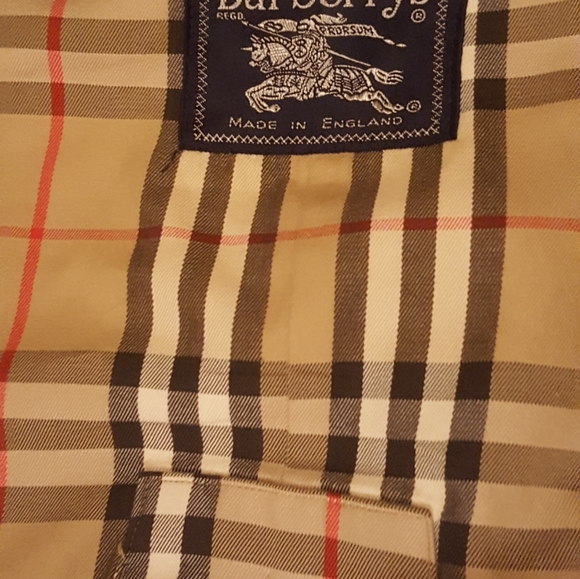 Burberry mens rain coat - Picture 6 of 6